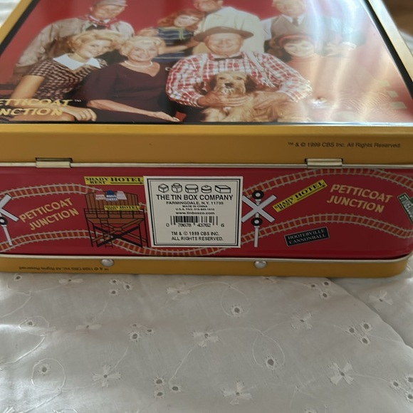 NEW fun nostalgia Petticoat Junction tin lunchbox - Picture 6 of 8
